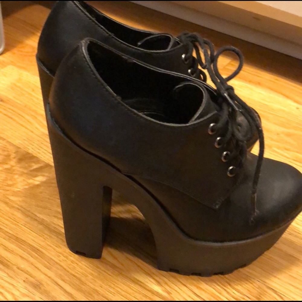 📸Tall platform booties📸